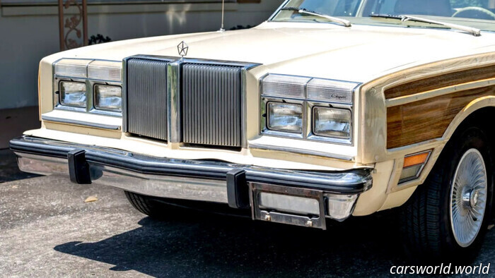 Esta Camioneta Chrysler Beige Se Niega A Morir Y Aún Piensa Que Es Genial | Carscoops